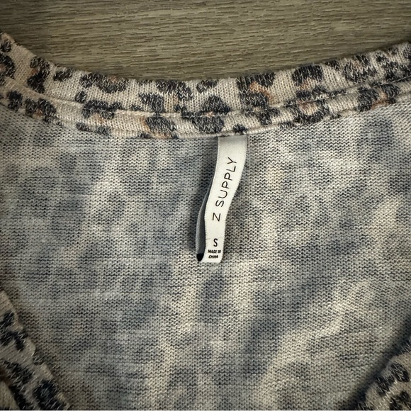Z Supply leopard print twist detail short sleeve tee - Picture 5 of 5